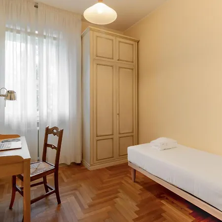 Giulio Apartment-train Station