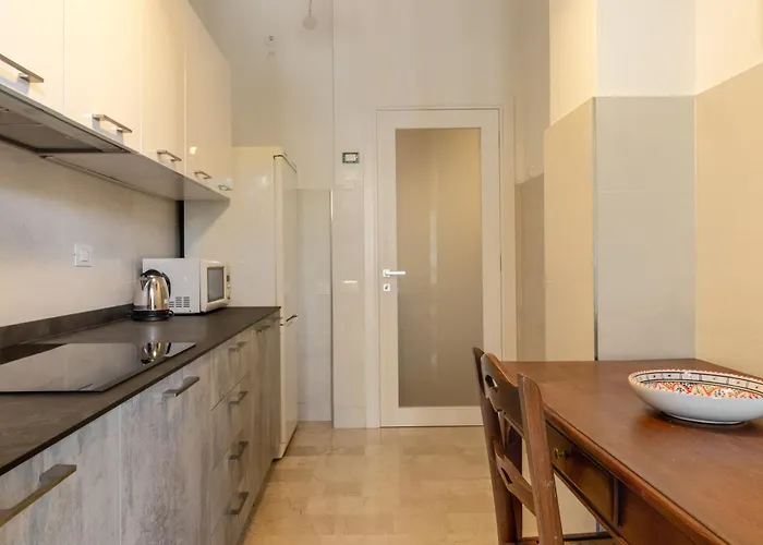 Giulio Apartment-train Station