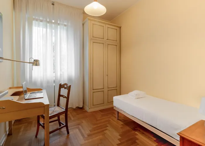 Giulio Apartment-train Station